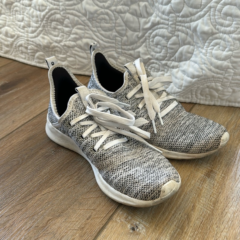 Adidas shoes size 6